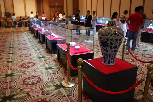 中国古代艺术品拍卖会成功举办