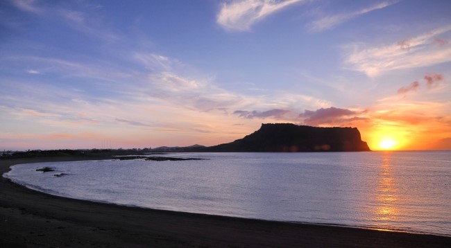 济州岛观赏日出的著名景点介绍---“一起去迎接新年的第一缕阳光”